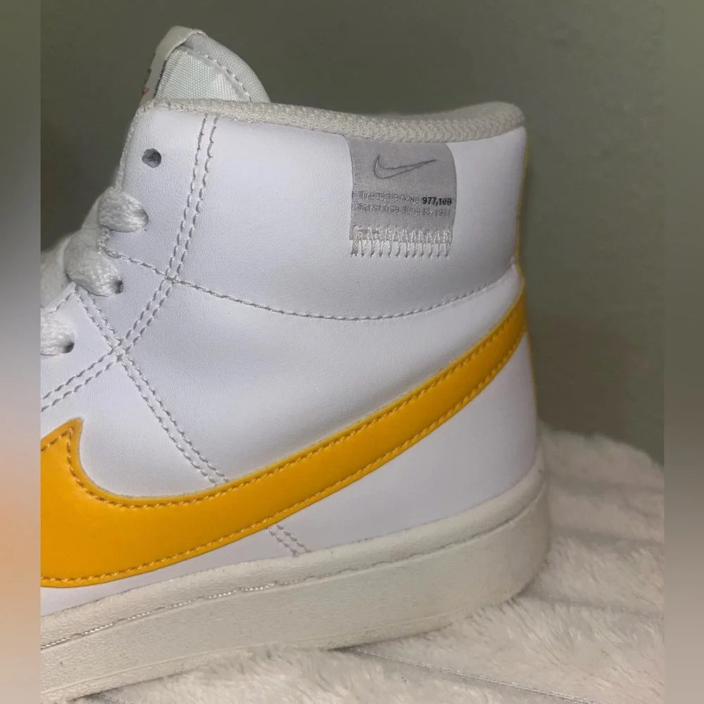 Women’s Nike Court Royale 2 Mid Athletic Shoe White + Yellow • Size 7